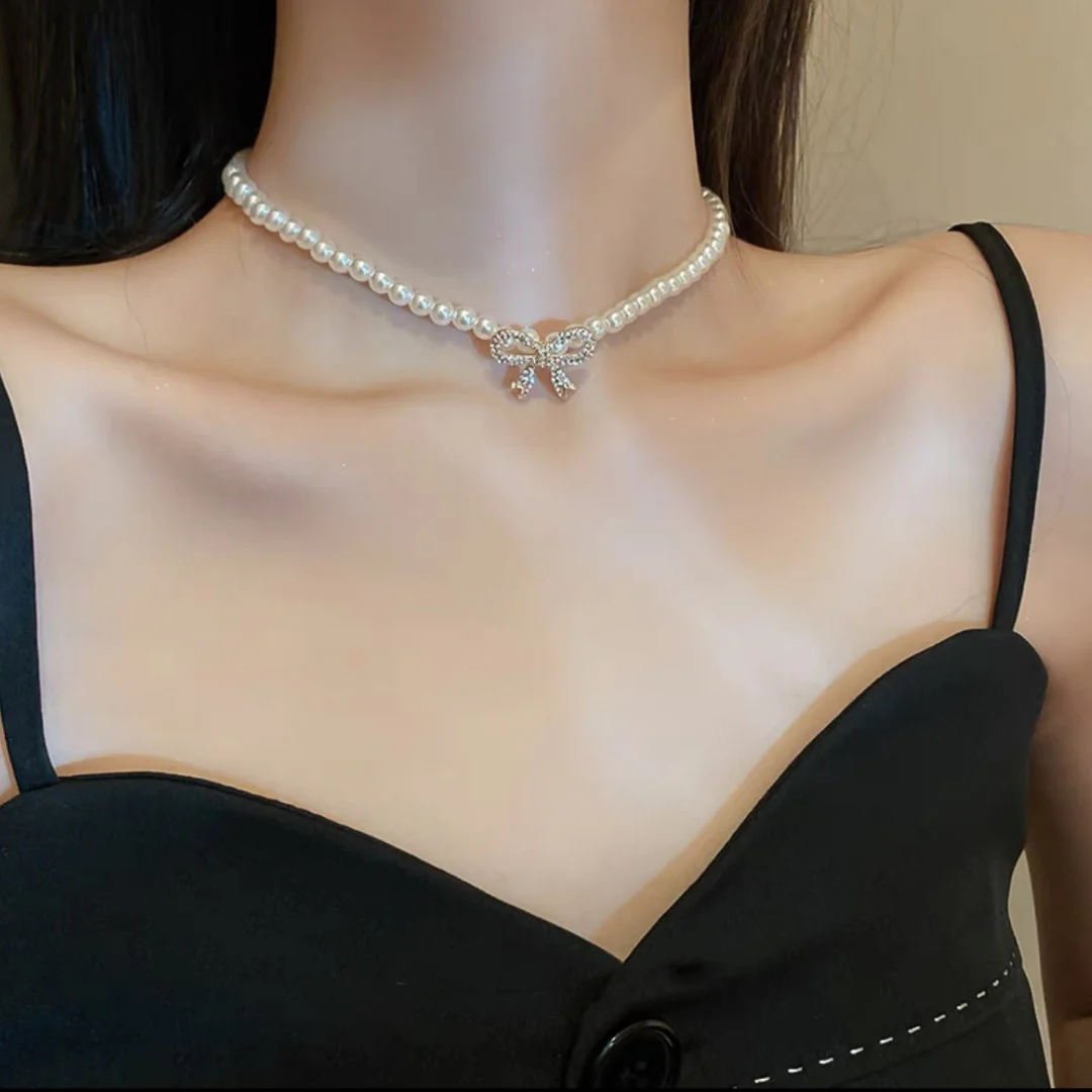 Bella Bow Pearl Necklace - Image 3