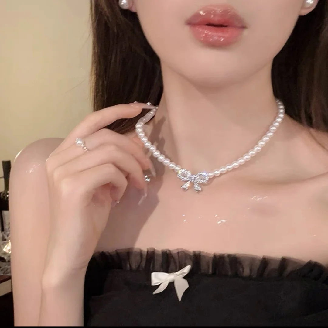 Bella Bow Pearl Necklace - Image 5
