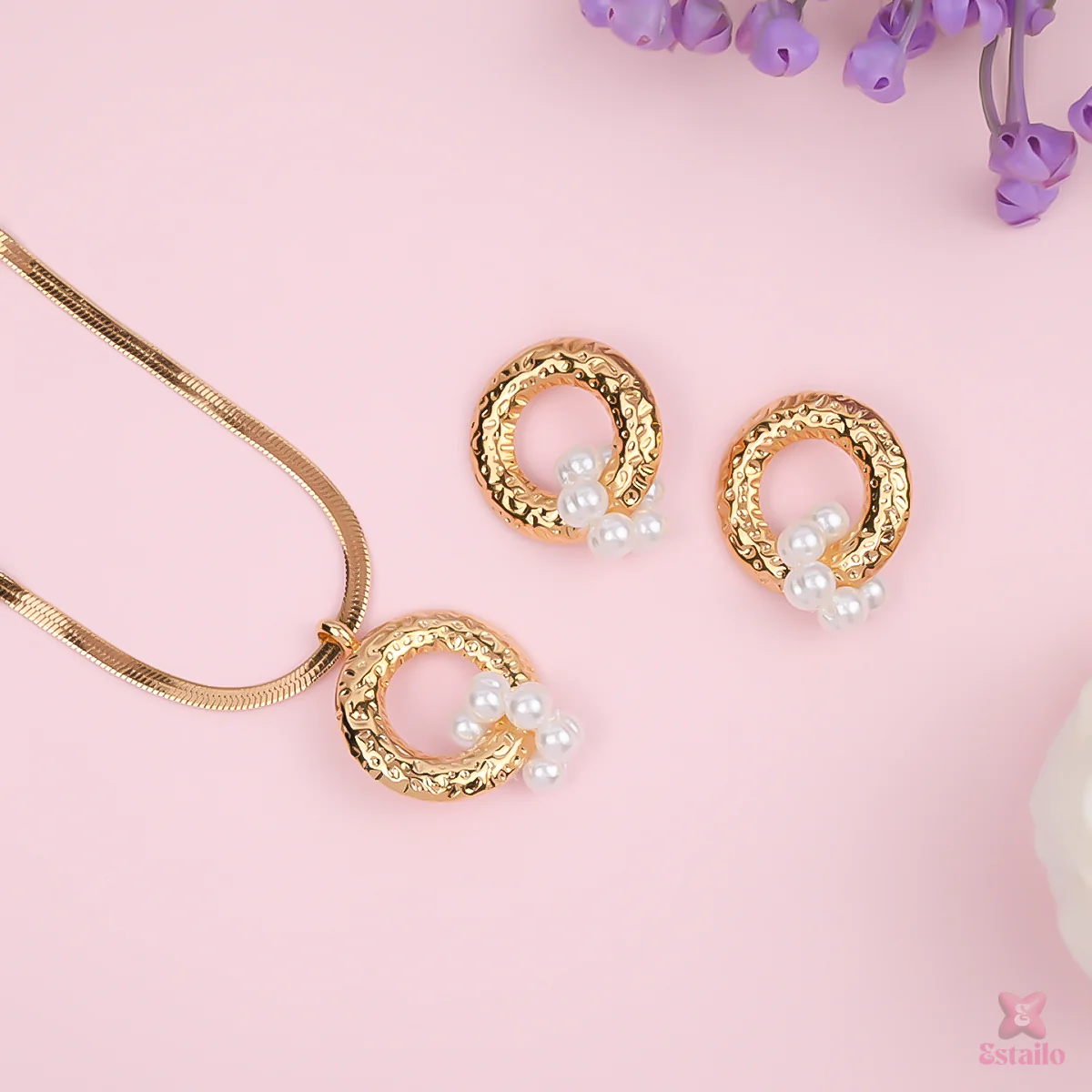 Blush Pearl Loop Necklace