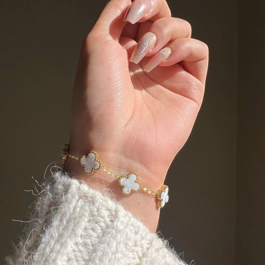 Clover Grace Chain Bracelet - Image 2