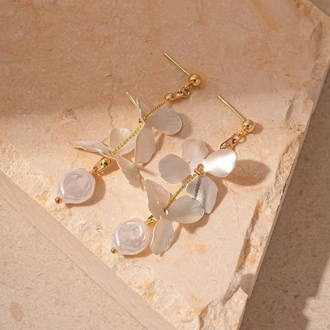 Elegant White Flower Earrings - Image 4