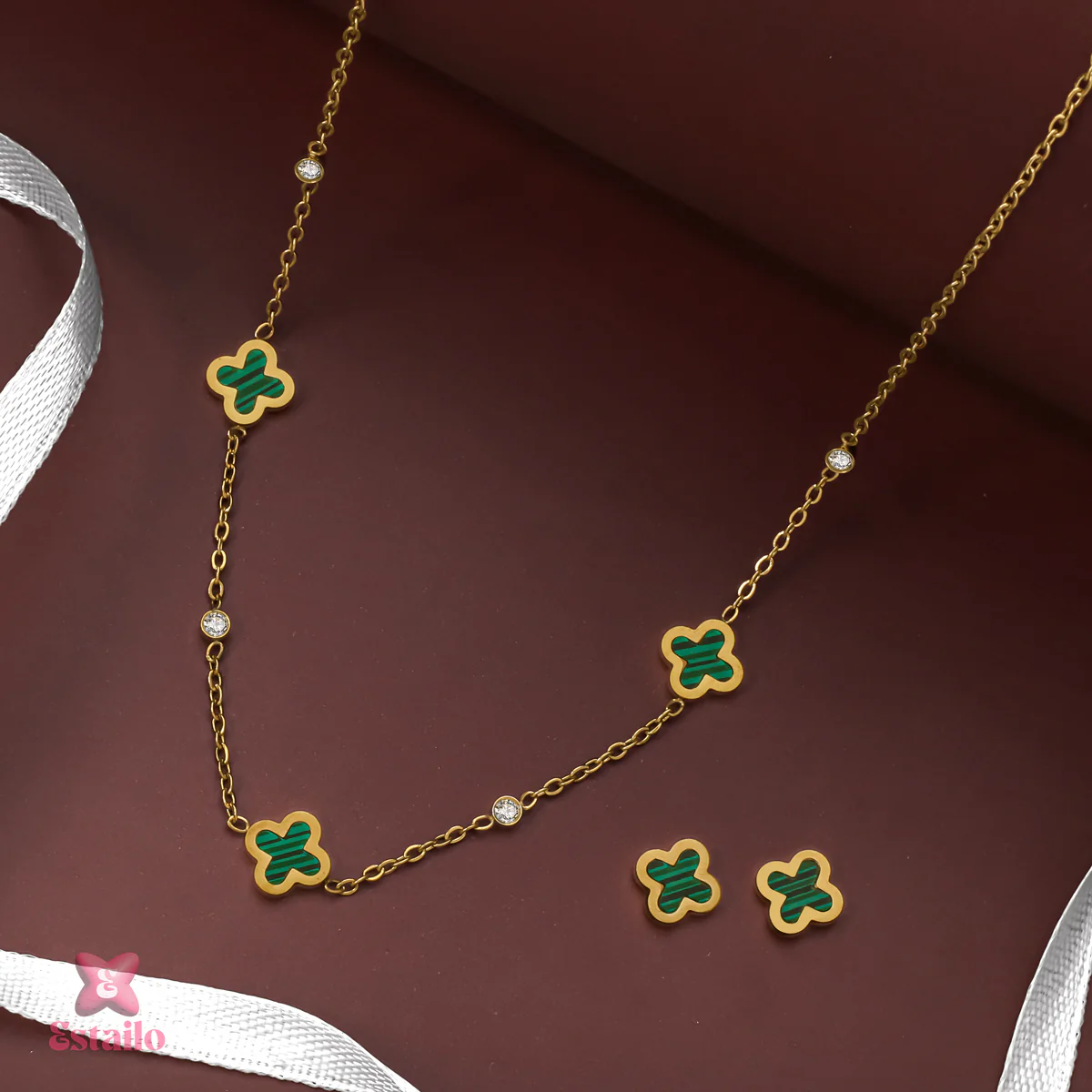 Emerald Bloom Clover Necklace Set - Image 3