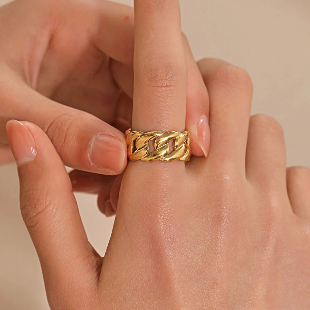 Golden Linked Ring - Image 2