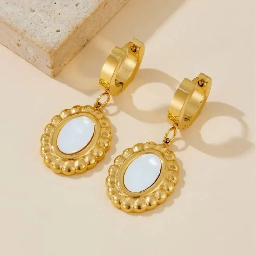 Golden Oval Serenity Neckpiece Set - Image 3