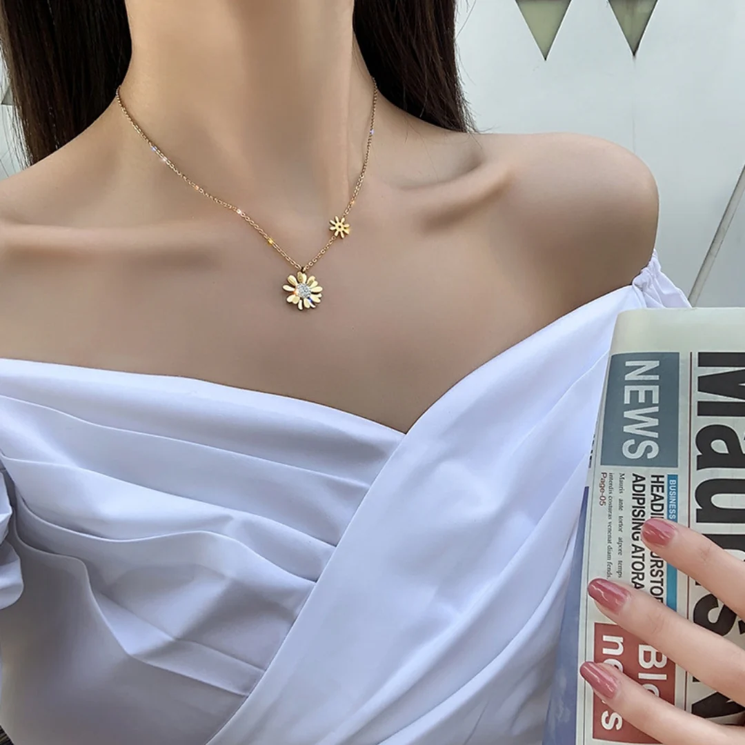 Lumina Daisy Necklace - Image 2