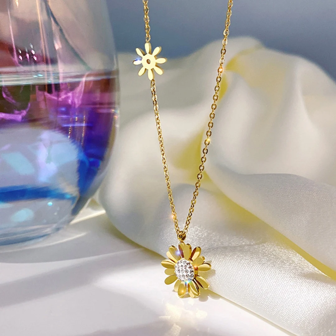 Lumina Daisy Necklace - Image 4