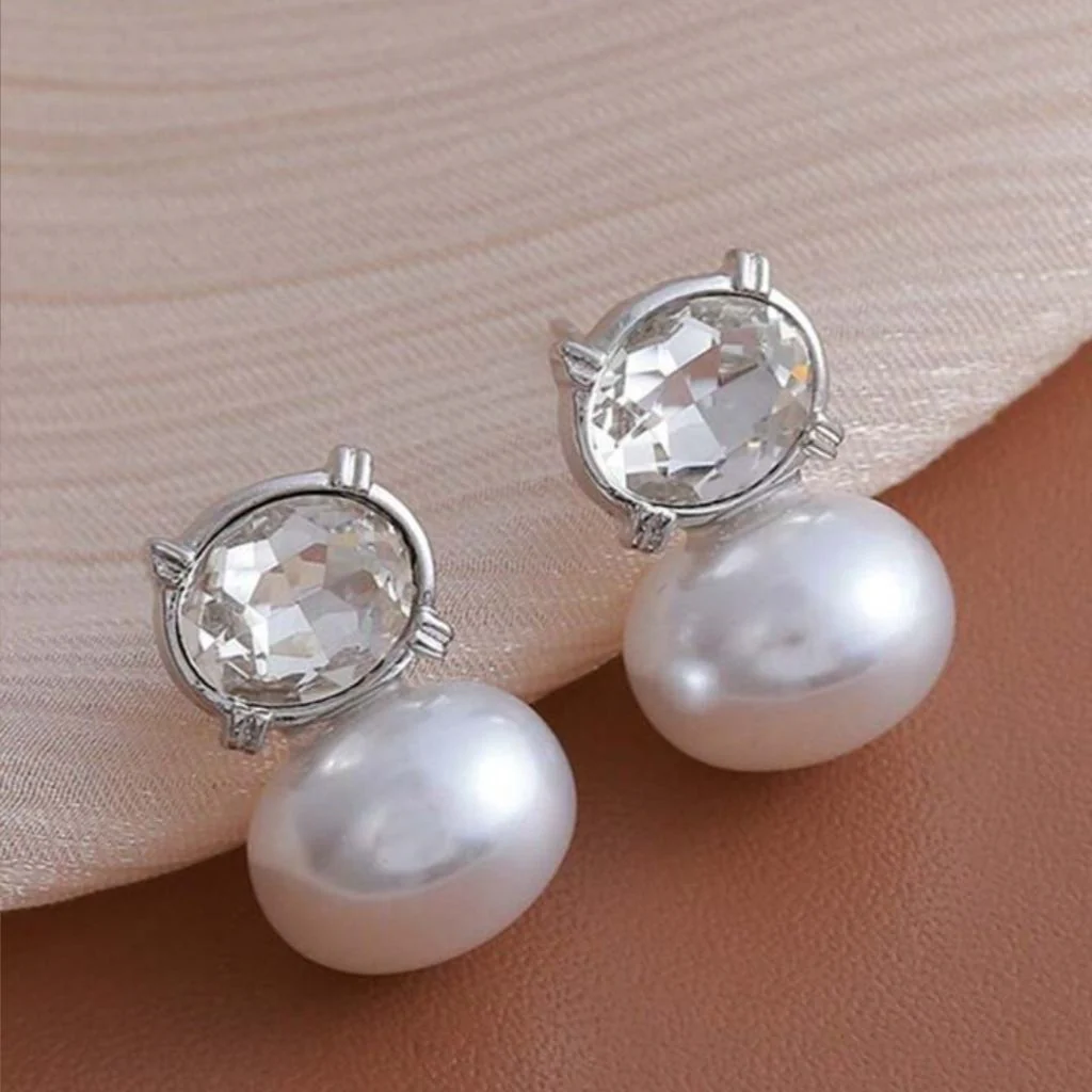Luxe Pearl Hoops Earrings - Image 2