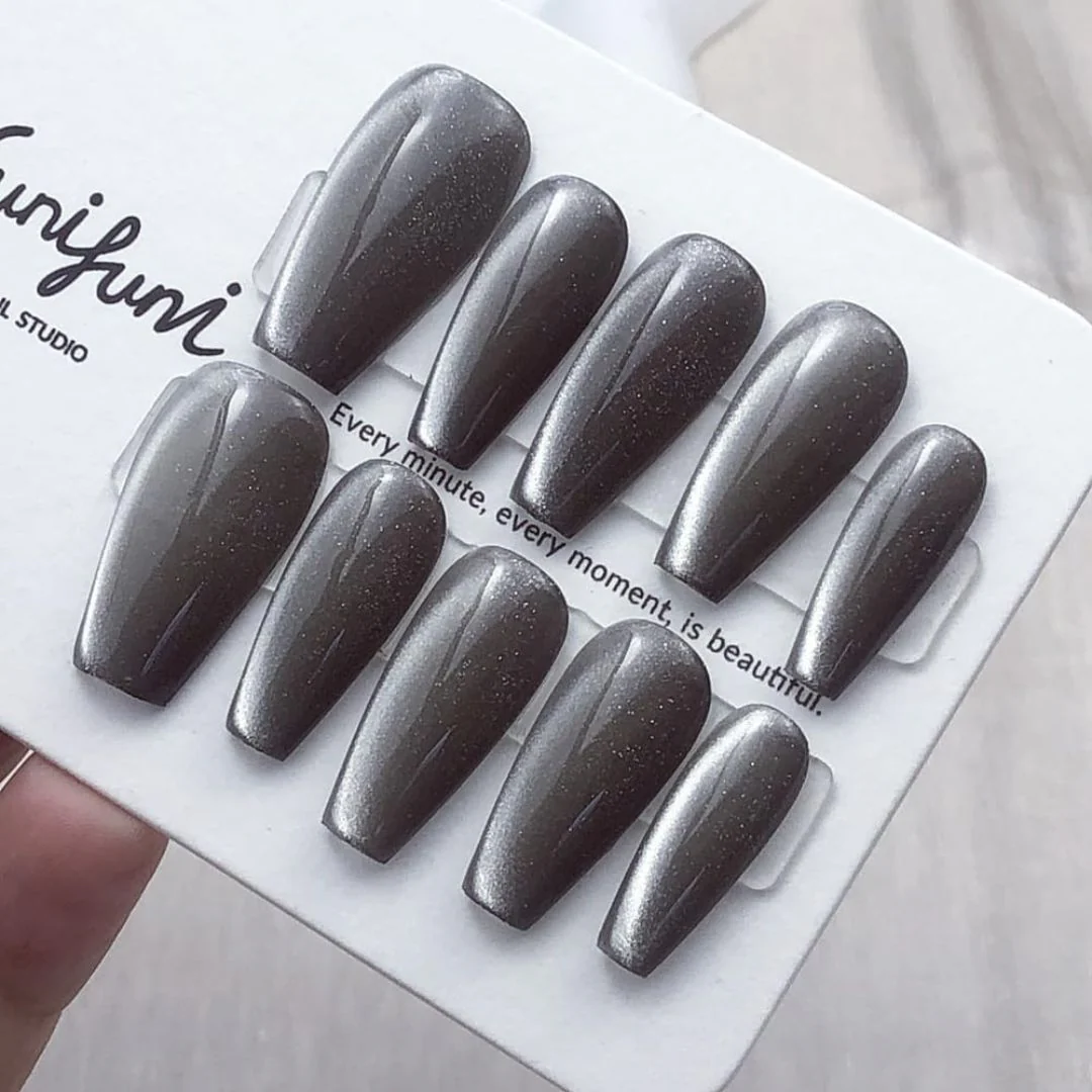 Minimal Grey Nails