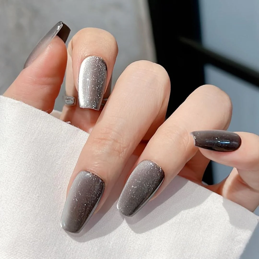 Minimal Grey Nails - Image 4