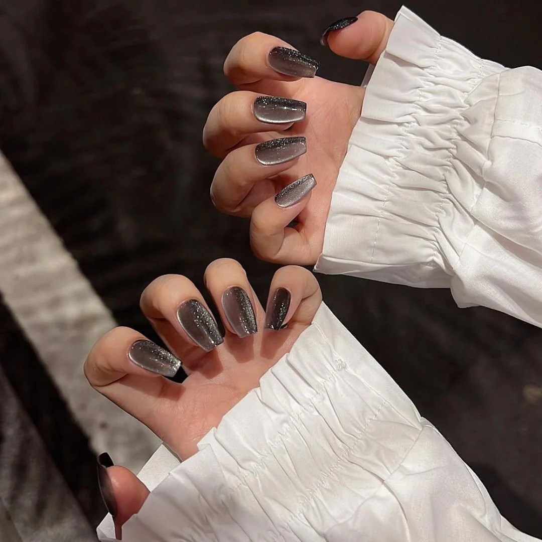 Minimal Grey Nails - Image 5