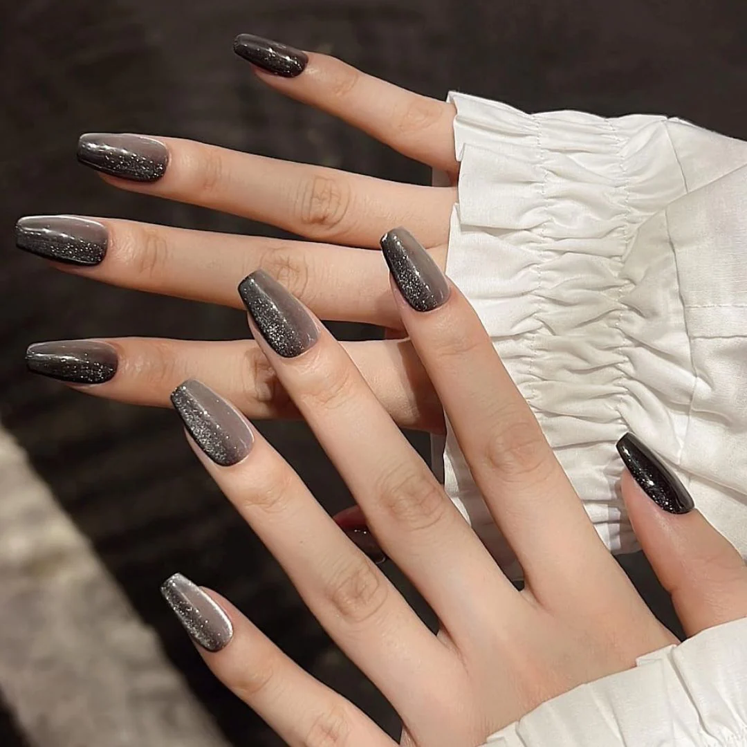 Minimal Grey Nails - Image 6