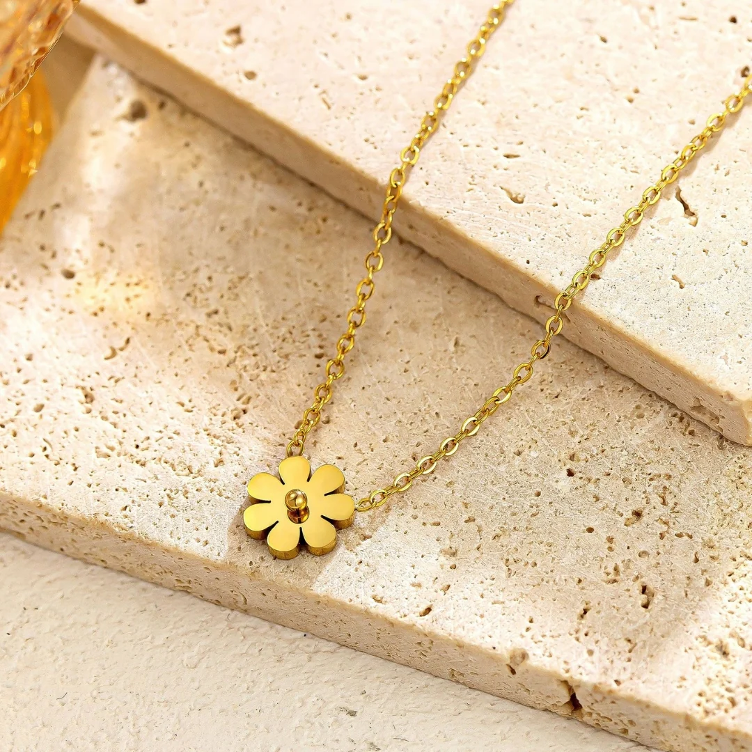 Petite Daisy Charm Necklace
